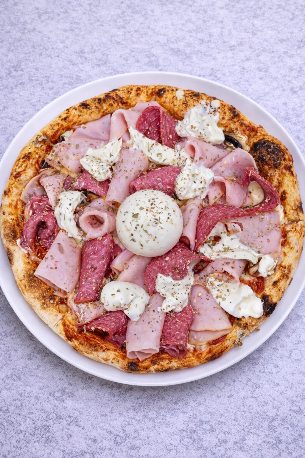 Pizza Tanti Gusti — burrata, salami, champignons