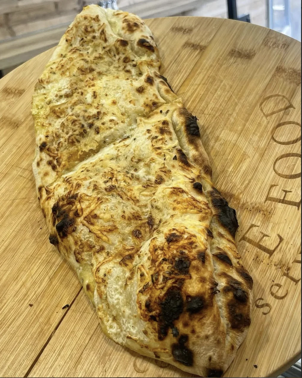 Chausson gratiné — poulet curry, frites